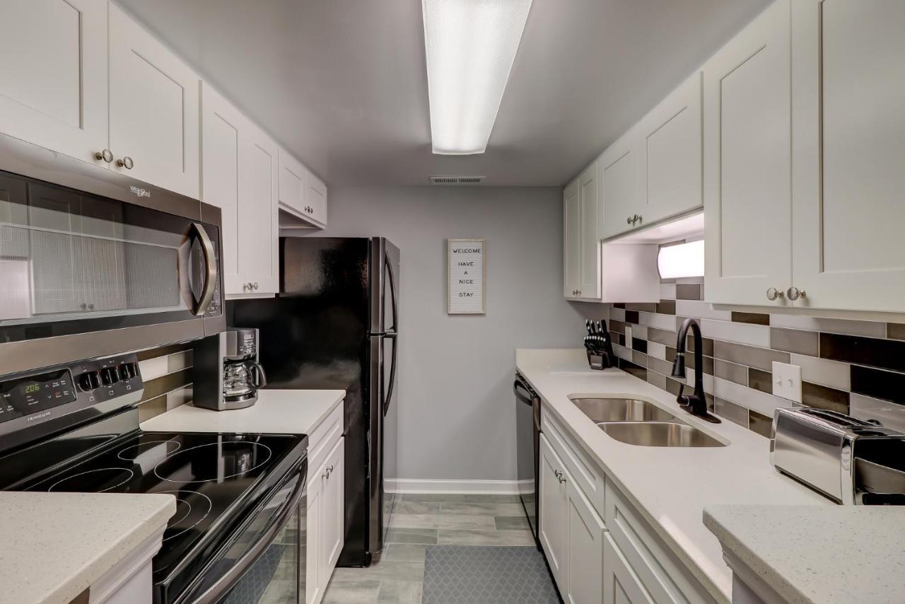 #111 Elaborate Condo Ideal Location 2Brm/2 Parking هيلتون رئيس جزيرة المظهر الخارجي الصورة