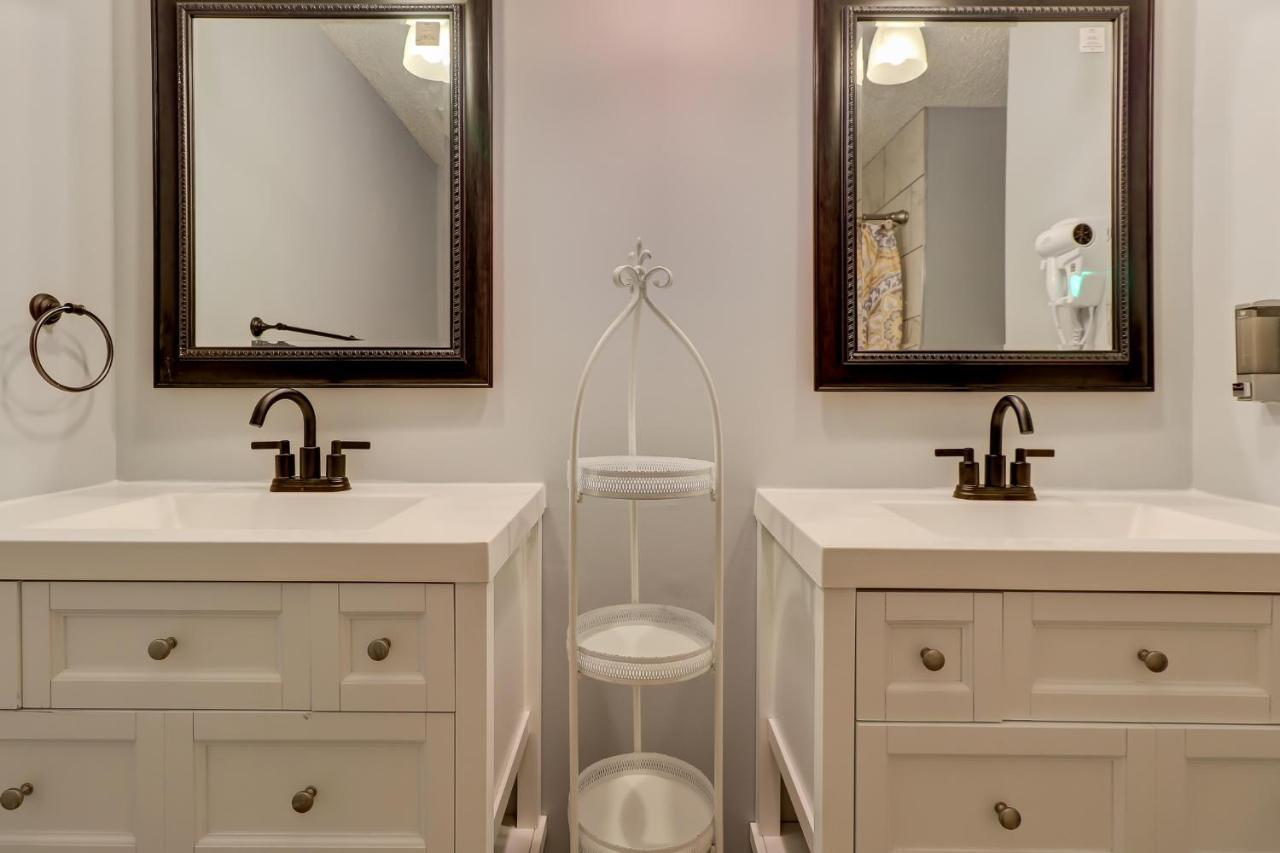 #111 Elaborate Condo Ideal Location 2Brm/2 Parking هيلتون رئيس جزيرة المظهر الخارجي الصورة