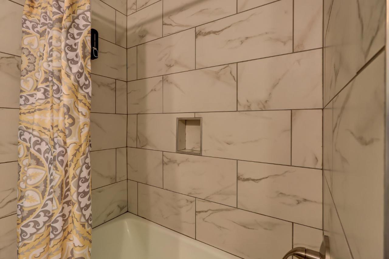 #111 Elaborate Condo Ideal Location 2Brm/2 Parking هيلتون رئيس جزيرة المظهر الخارجي الصورة