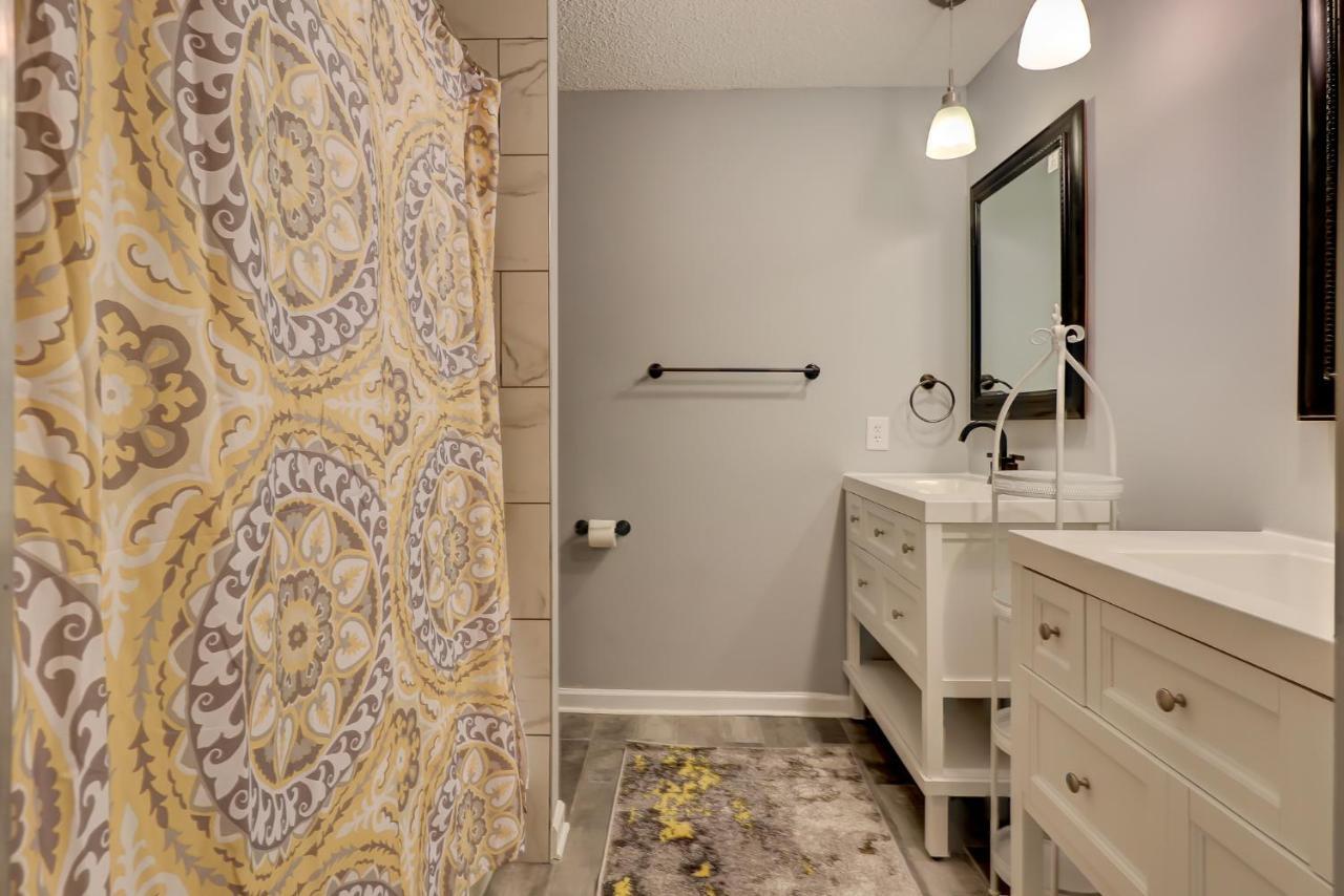 #111 Elaborate Condo Ideal Location 2Brm/2 Parking هيلتون رئيس جزيرة المظهر الخارجي الصورة