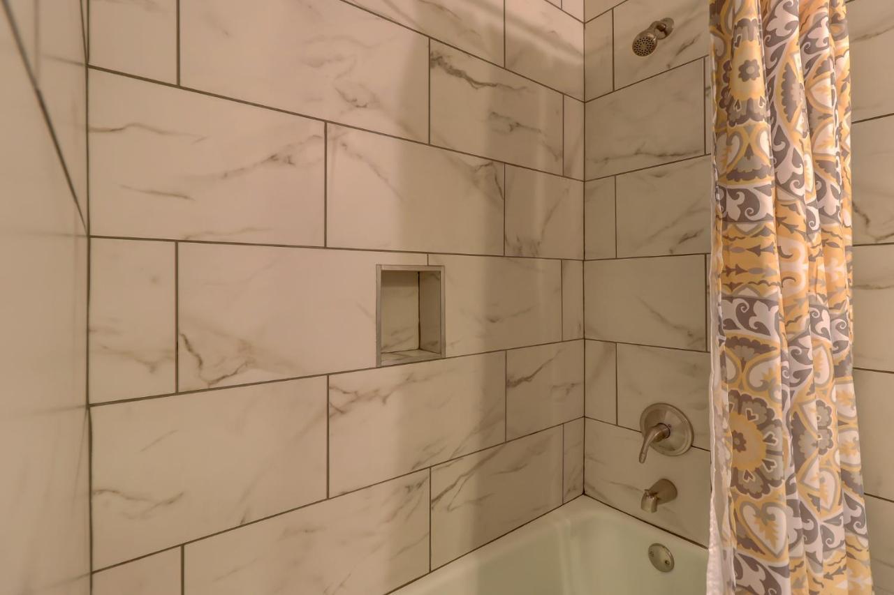 #111 Elaborate Condo Ideal Location 2Brm/2 Parking هيلتون رئيس جزيرة المظهر الخارجي الصورة