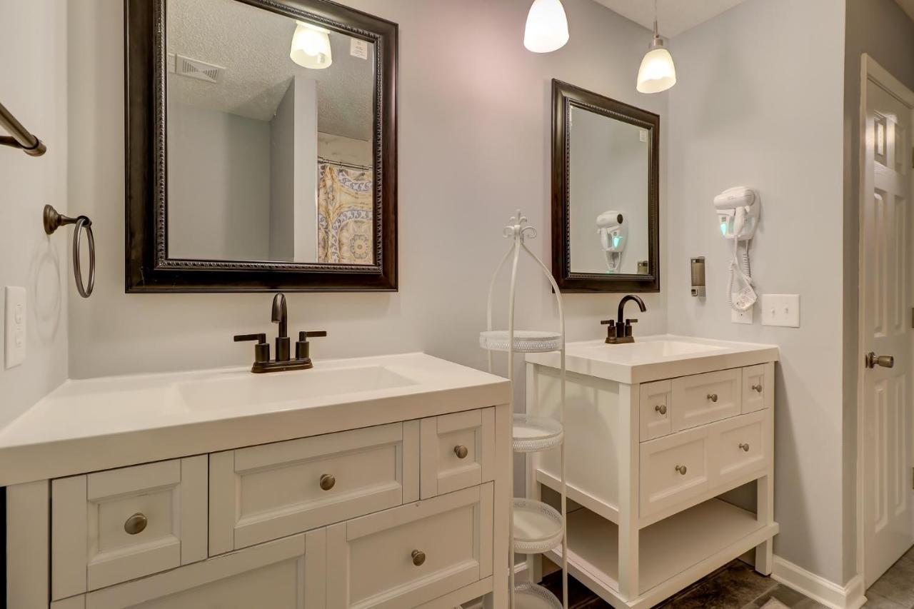 #111 Elaborate Condo Ideal Location 2Brm/2 Parking هيلتون رئيس جزيرة المظهر الخارجي الصورة