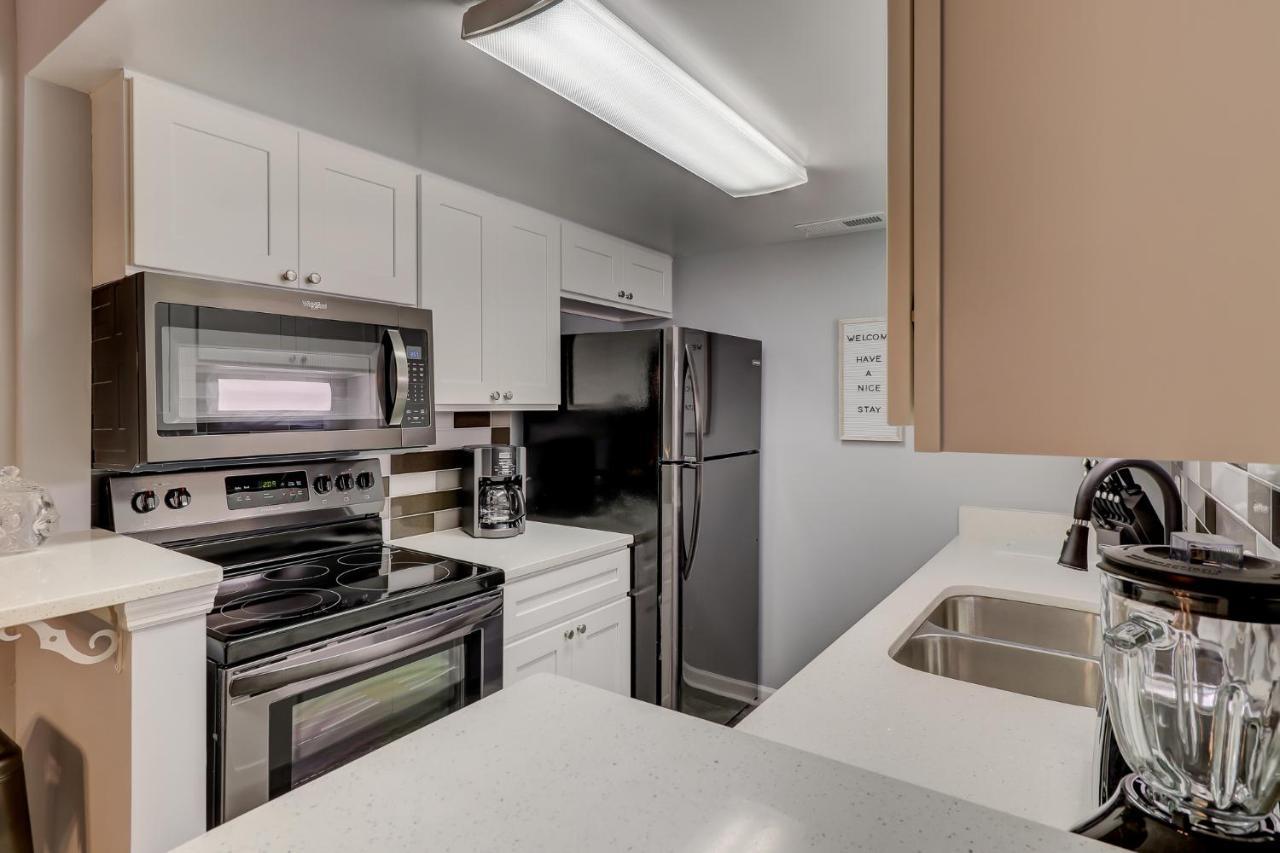 #111 Elaborate Condo Ideal Location 2Brm/2 Parking هيلتون رئيس جزيرة المظهر الخارجي الصورة